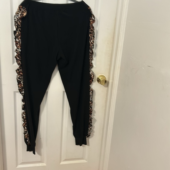 Women’s leaped outfit - Picture 4 of 4